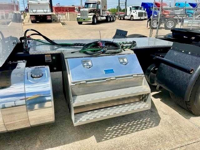 2023 Kenworth W900-33