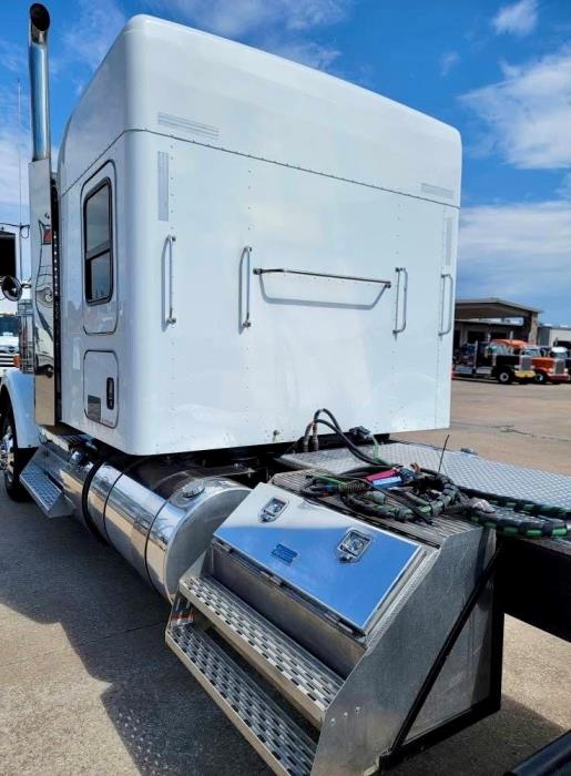 2023 Kenworth W900-36
