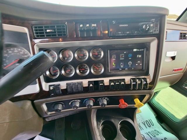 2023 Kenworth W900-37
