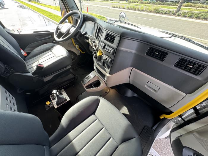 2026 Peterbilt 567-12