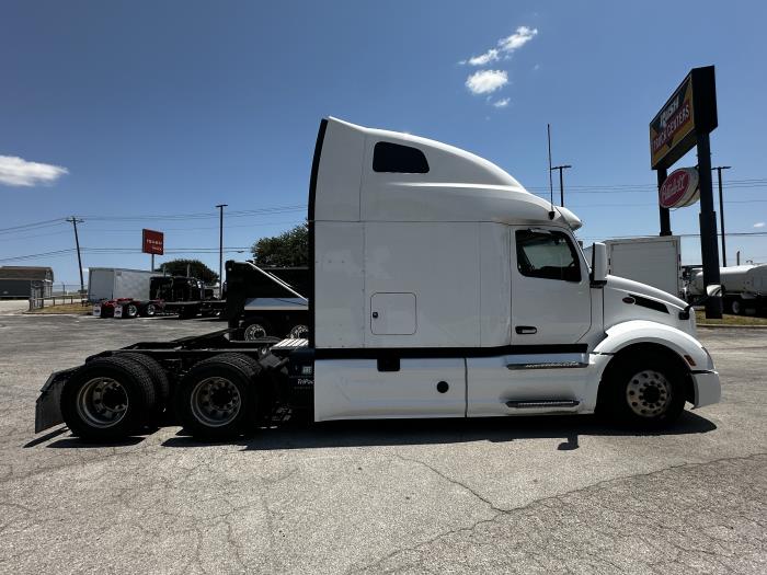 2022 Peterbilt 579-6