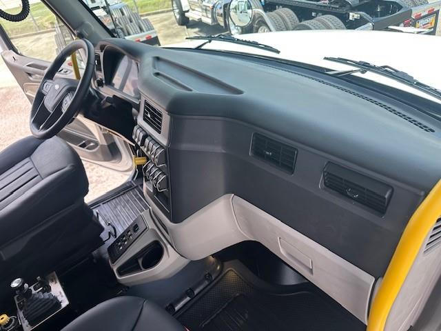 2026 Peterbilt 567-18