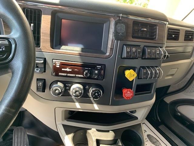 2023 Peterbilt 579-8