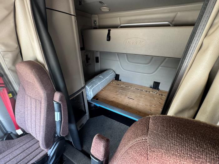 2022 Peterbilt 567-16