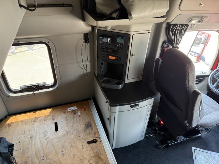 2024 Peterbilt 579-6