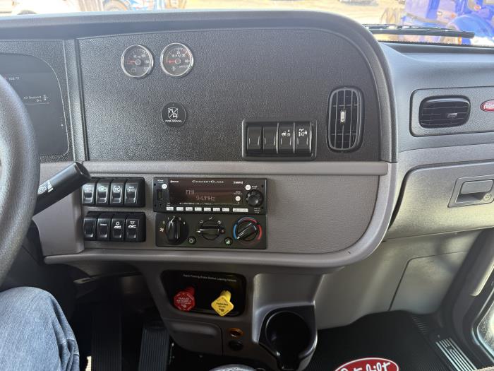 2023 Peterbilt 389-6