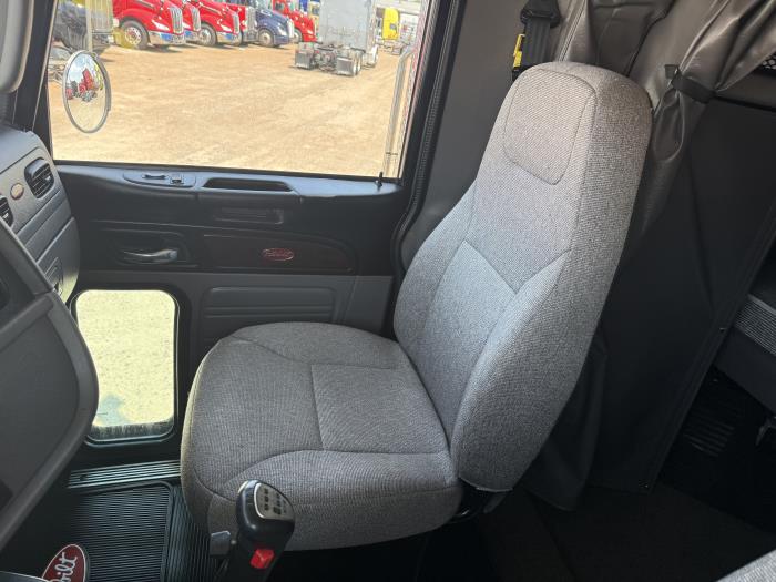 2023 Peterbilt 389-9