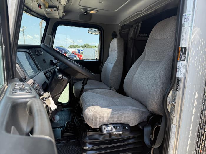 2023 Peterbilt 389-16