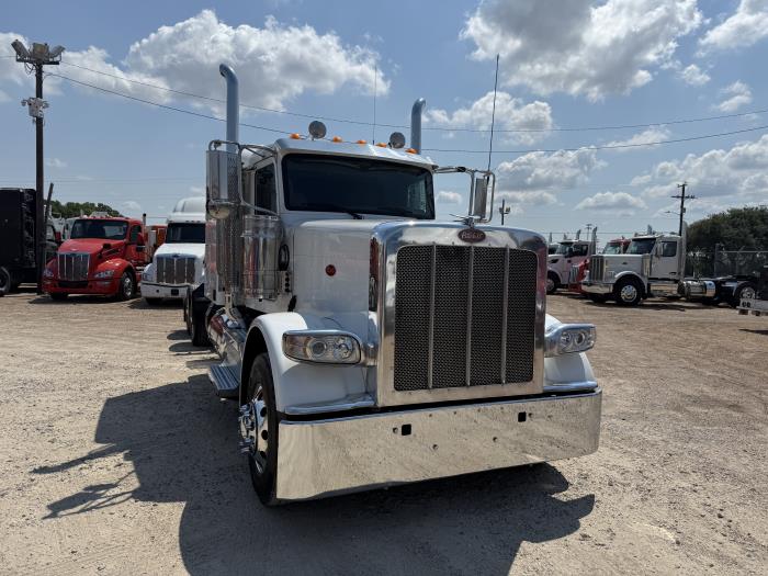 2023 Peterbilt 389-23