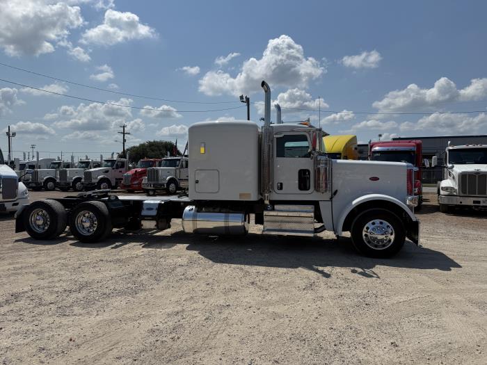 2023 Peterbilt 389-27