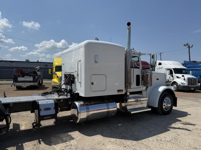 2023 Peterbilt 389-3