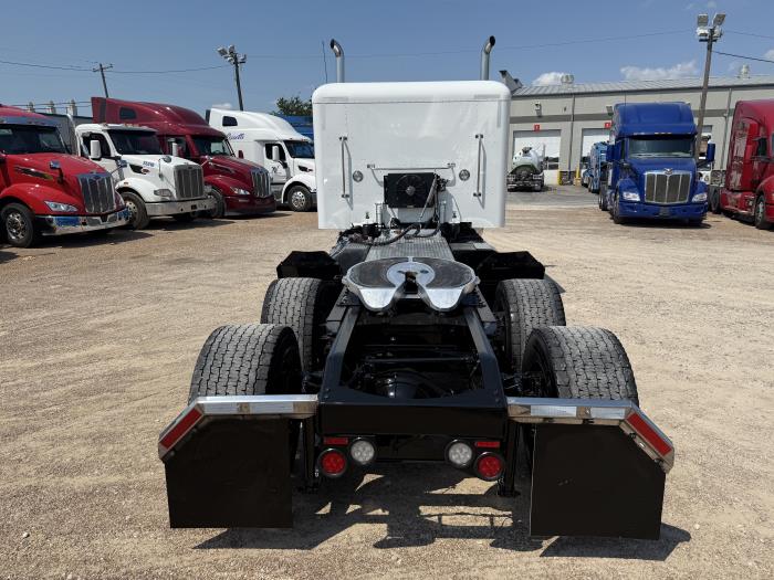 2023 Peterbilt 389-31