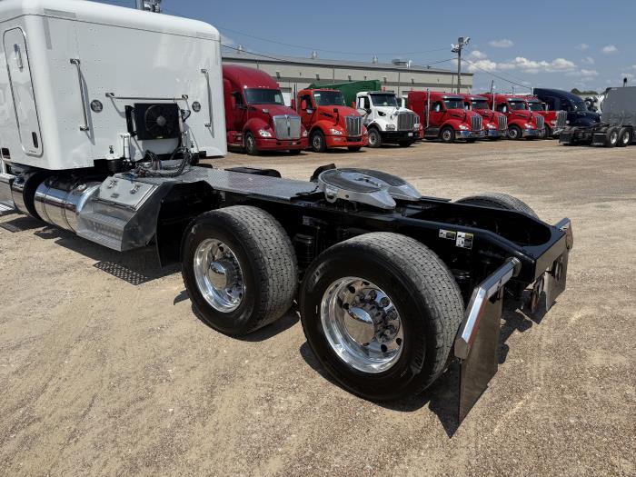 2023 Peterbilt 389-4