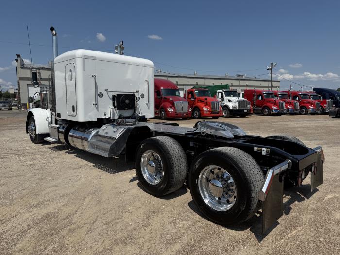 2023 Peterbilt 389-32