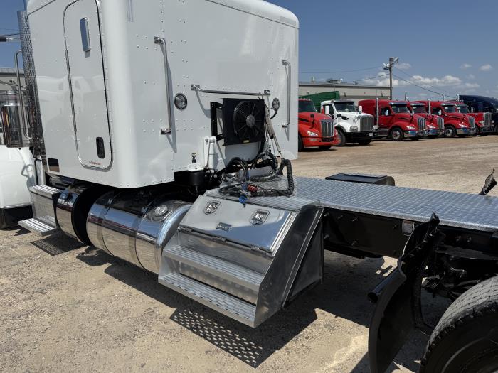 2023 Peterbilt 389-34