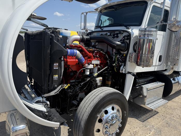 2023 Peterbilt 389-37