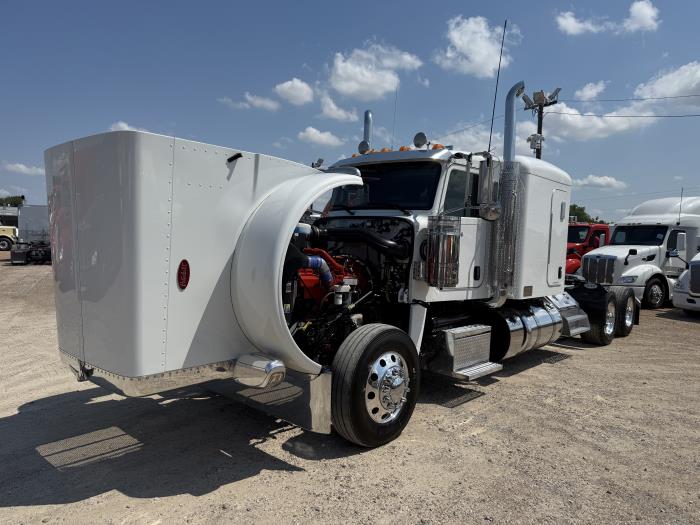 2023 Peterbilt 389-38