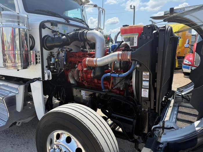 2023 Peterbilt 389-39
