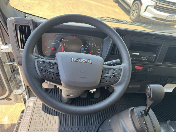 2025 Isuzu NRR-9