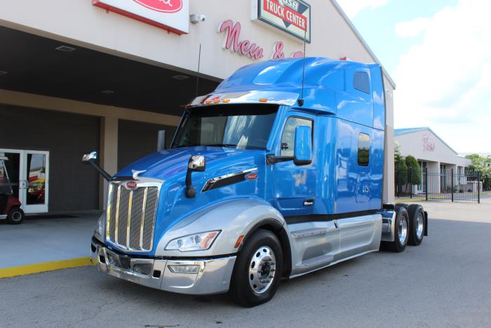 2023 Peterbilt 579 photo 2