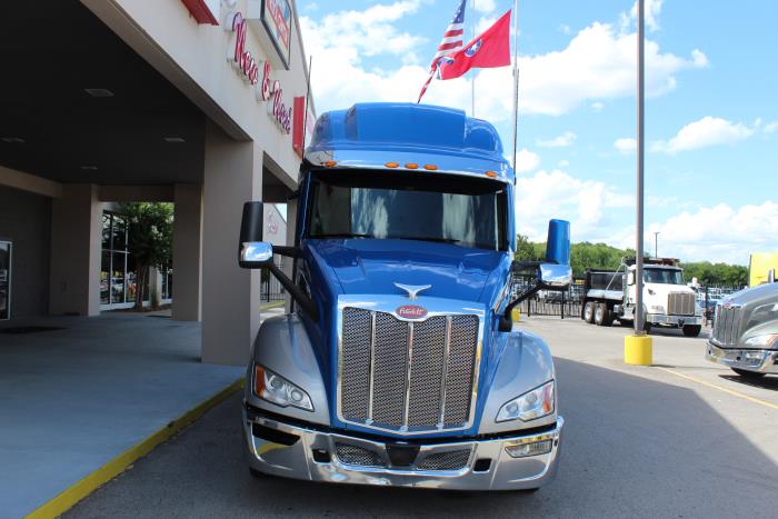 2023 Peterbilt 579 photo 3