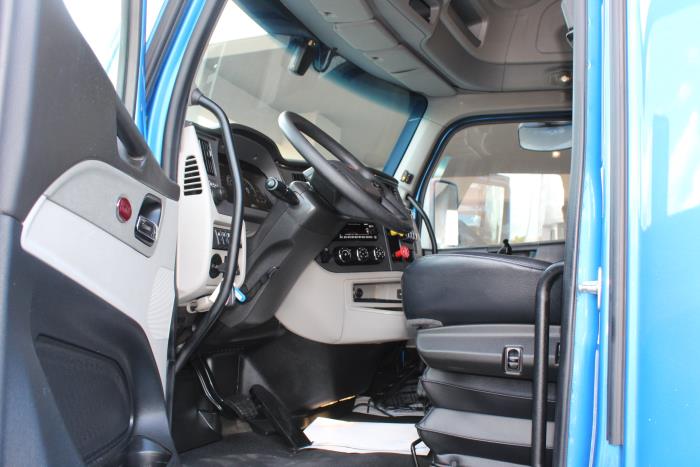 2023 Peterbilt 579-8