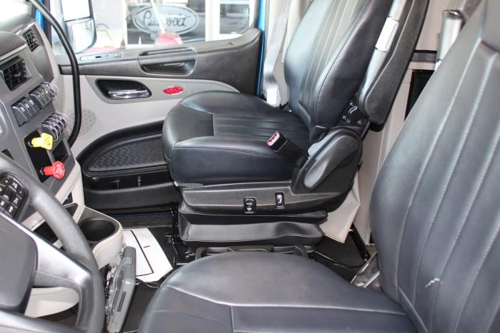 2023 Peterbilt 579-9