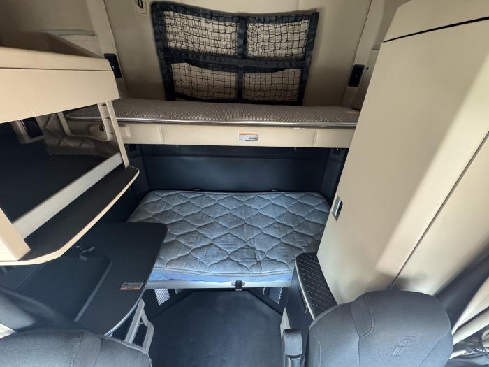 2023 Kenworth T680-18