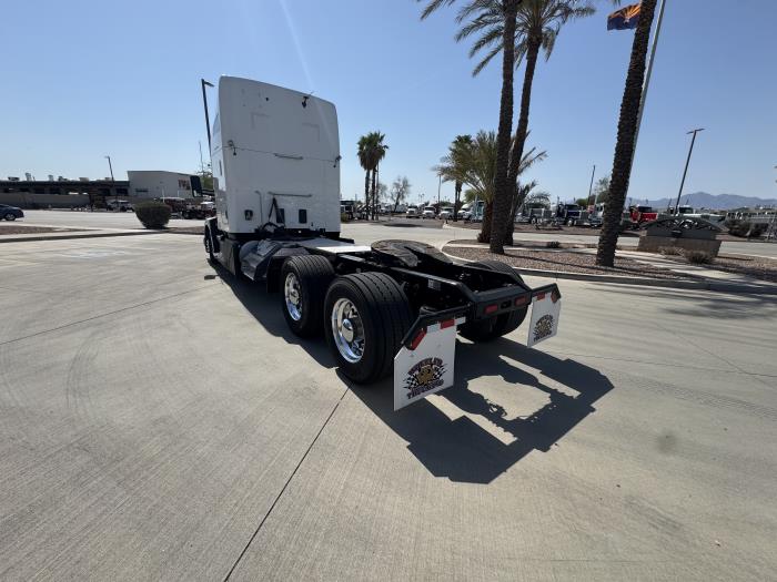 2023 Kenworth T680 photo 4