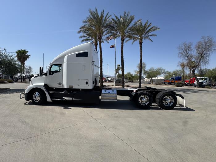 2023 Kenworth T680 photo 3