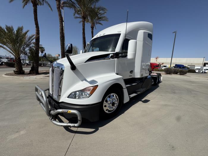 2023 Kenworth T680 photo 2
