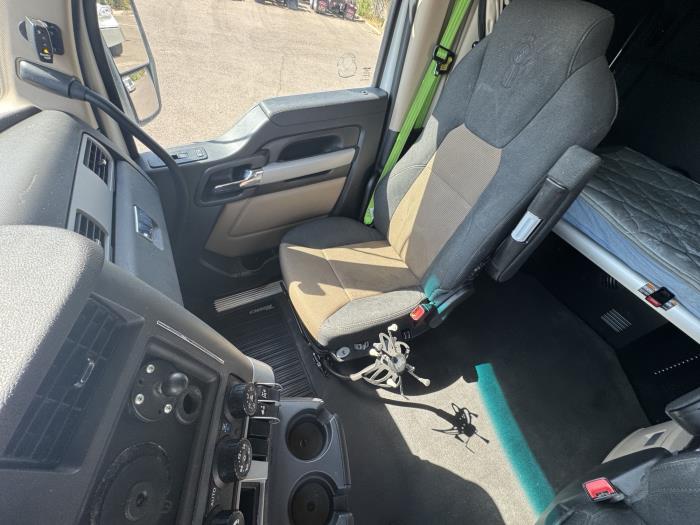 2023 Kenworth T680-14