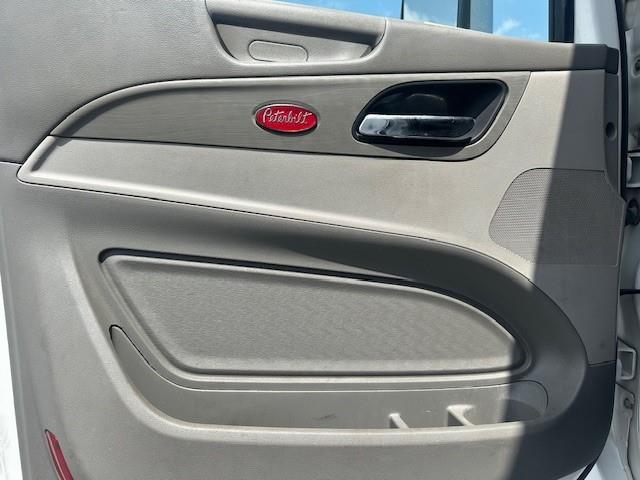 2019 Peterbilt 579-8