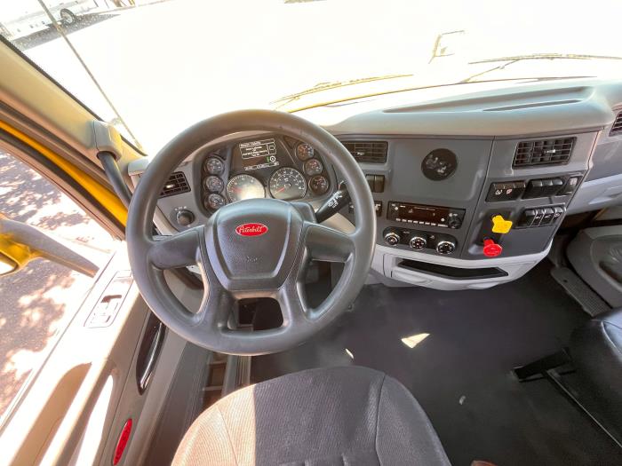 2021 Peterbilt 579-10