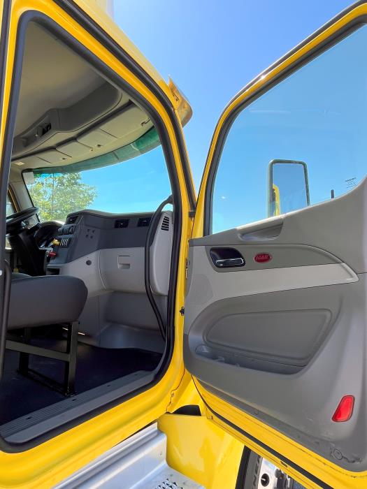 2021 Peterbilt 579-9