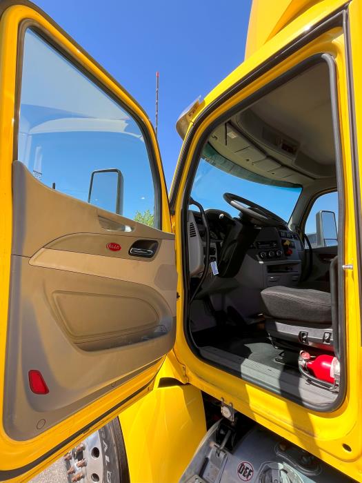 2021 Peterbilt 579-11