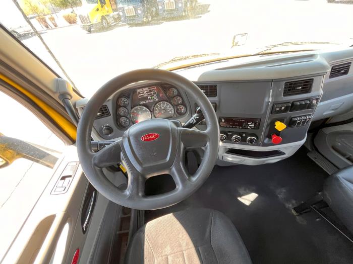 2021 Peterbilt 579-14
