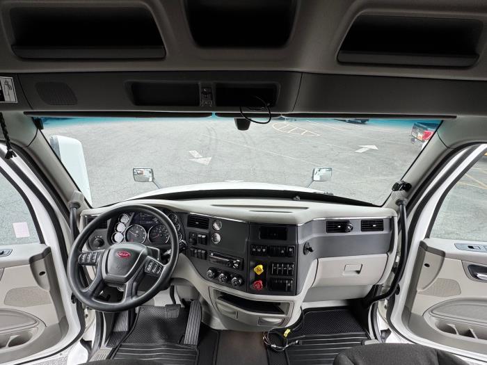 2021 Peterbilt 579-10