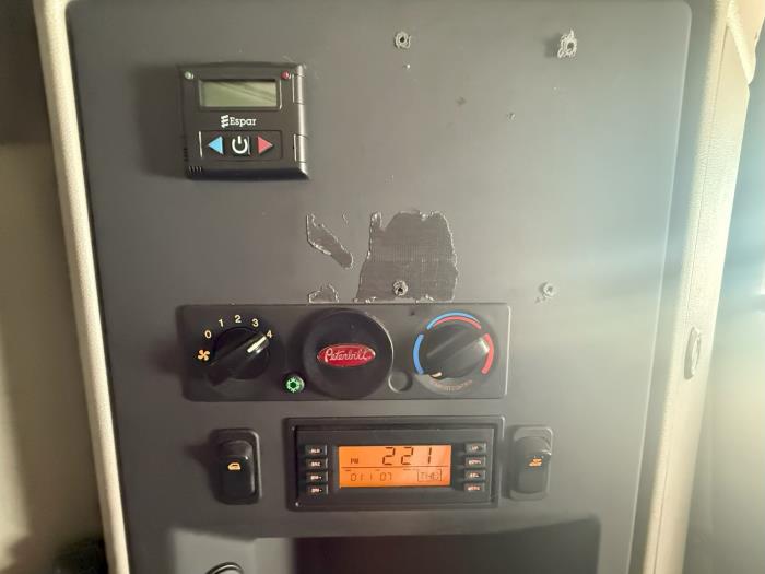 2021 Peterbilt 579-9