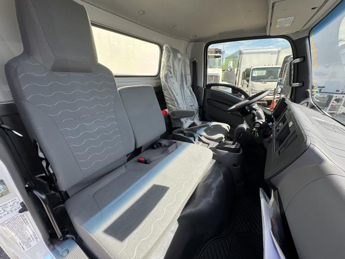 2026 Isuzu NPR-HD-18