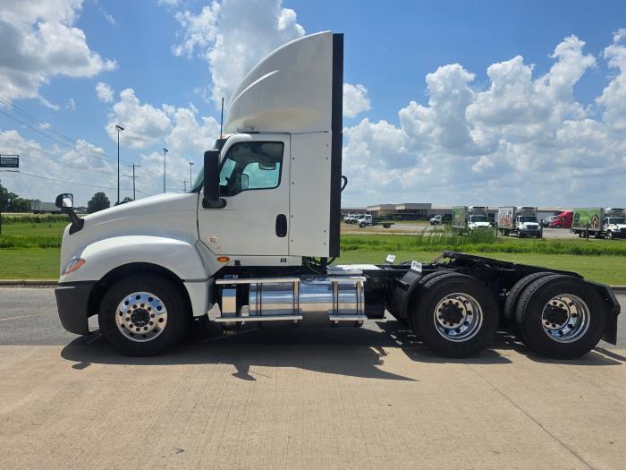 2020 International LT625 LT photo 3