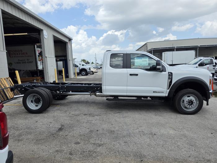 2025 Ford F-550-4
