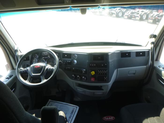 2021 Peterbilt 579-30