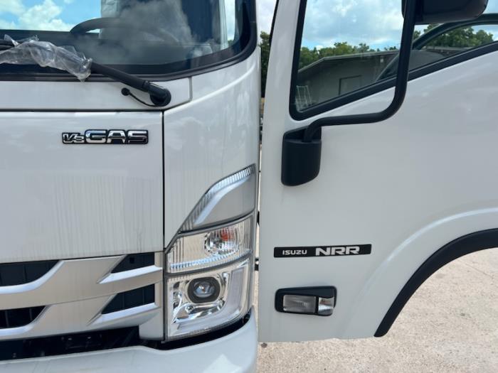 2025 Isuzu NRR photo 4