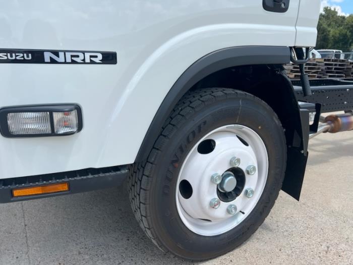 2025 Isuzu NRR-8