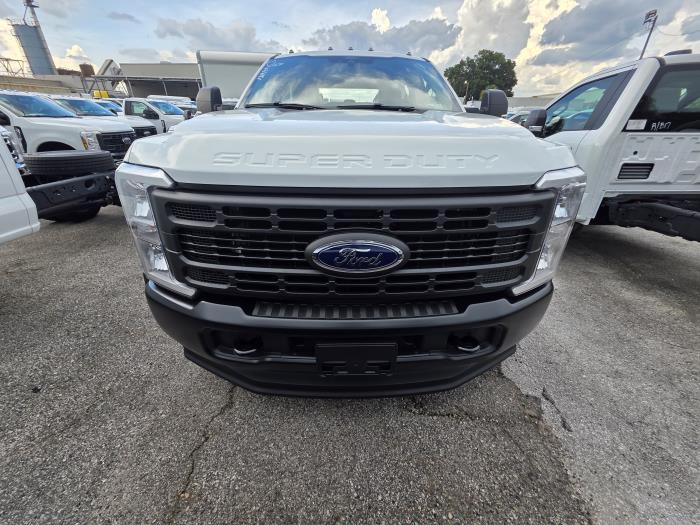 2025 Ford F-550-2