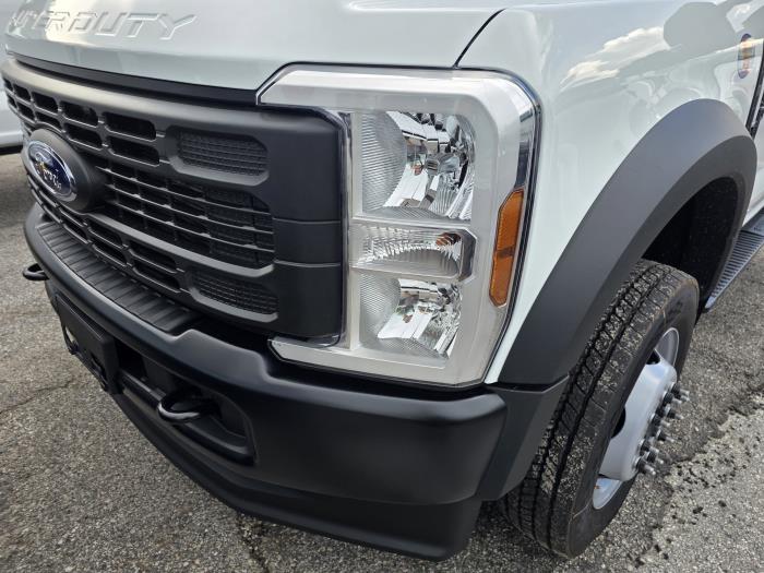 2025 Ford F-550-8