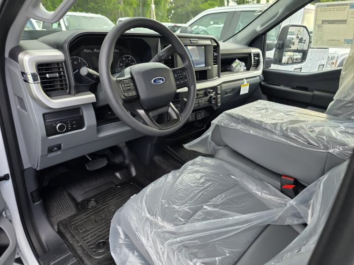 2025 Ford F-550-12