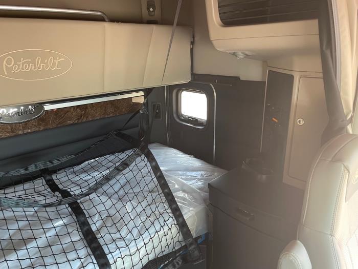 2026 Peterbilt 589-8