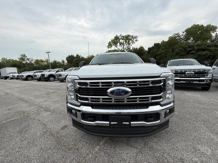 2025 Ford F-550-4